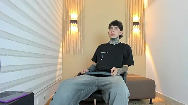 DANTE ARMSTRONG online show from November 17, 3:45 am