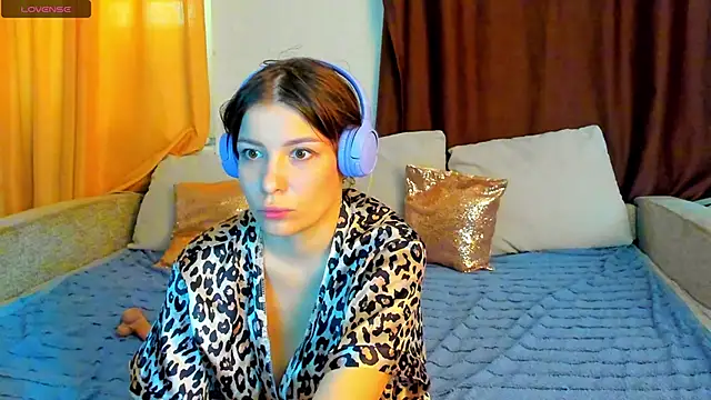 Snapshot of Eva_purrr_ chatting on November 26, 8:37 am Eva purrr online show from November 26, 8:37 am