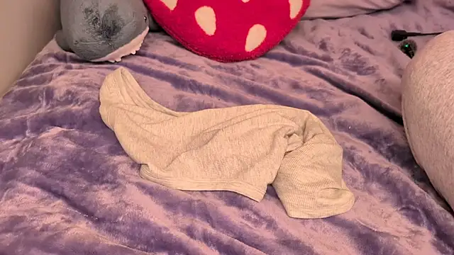 chloehollis online show from November 23, 8:30 pm