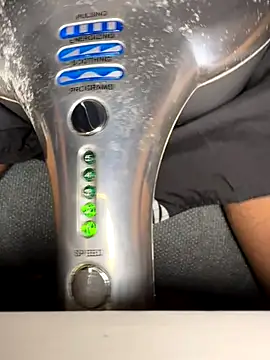 Snapshot of adoropika12 chatting on December 18, 4:07 am adoropika12 online show from December 18, 4:07 am