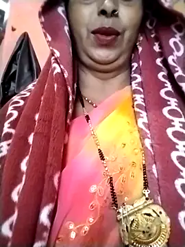 Snapshot of Hami705 chatting on November 30, 6:28 am Hami705 online show from November 30, 6:28 am