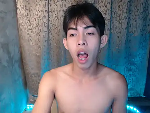 Urhotsilverboy online show from November 18, 4:00 pm