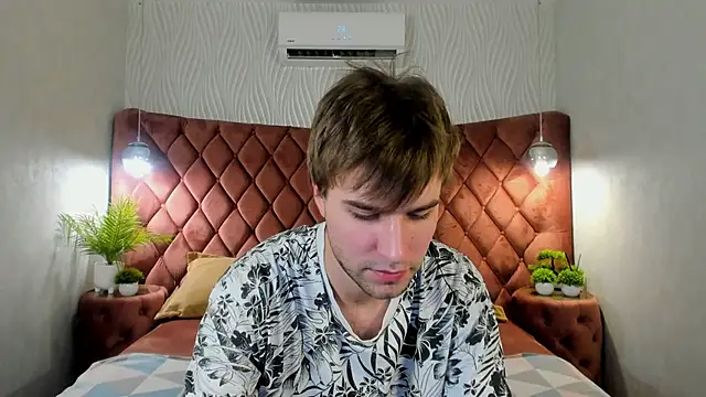 Snapshot of JonnahHell chatting on November 7, 11:10 am JonnahHell online show from November 7, 11:10 am