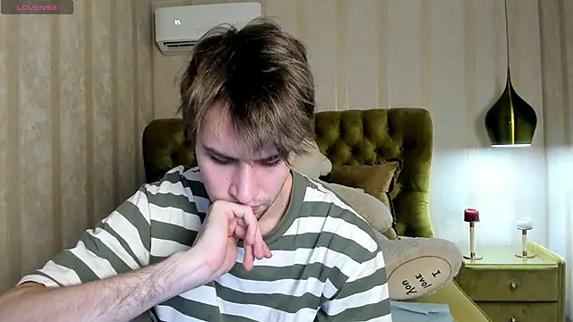 Snapshot of JonnahHell chatting on November 23, 2:39 pm JonnahHell online show from November 23, 2:39 pm