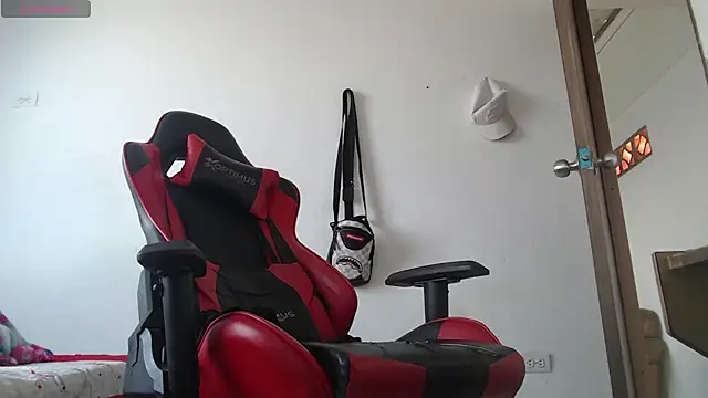 thebesthot online show from November 18, 2:43 pm