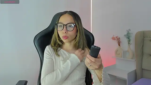 LuluuBerry online show from November 22, 12:59 pm