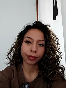 LuluuBerry online show from December 3, 4:27 pm