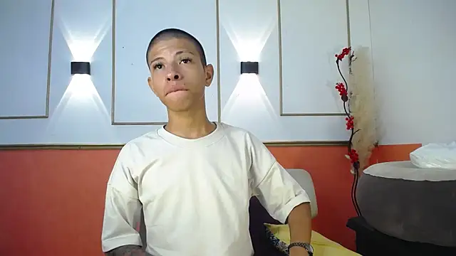 Tessachains 2  online show from November 26, 2:45 am