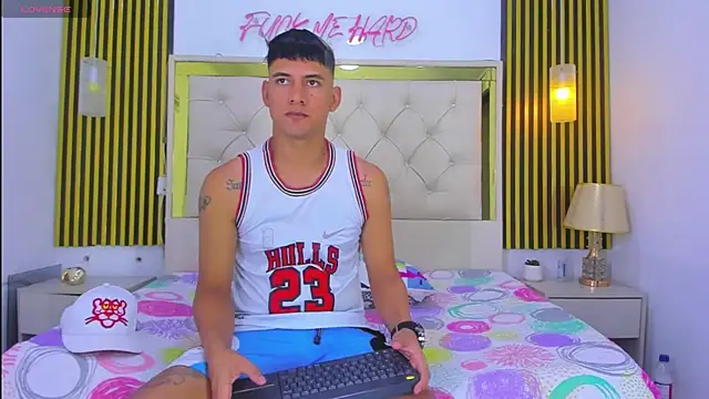 KEVIN MCKINLEY online show from November 13, 12:20 am