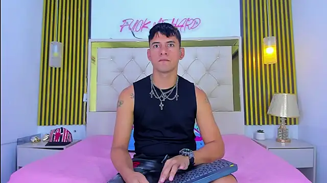 KEVIN MCKINLEY online show from November 25, 12:10 am