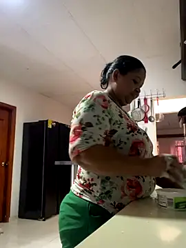 Snapshot of Maria-1976 chatting on November 22, 7:02 pm Maria-1976 online show from November 22, 7:02 pm