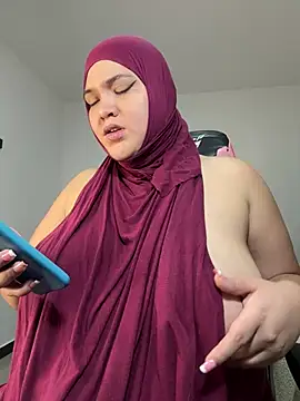 Snapshot of sweetmuslim01 chatting on January 13, 12:41 am sweetmuslim01 online show from January 13, 12:41 am