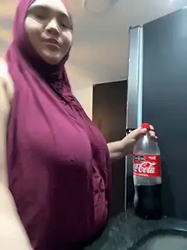 Snapshot of sweetmuslim01 chatting on January 24, 9:37 pm sweetmuslim01 online show from January 24, 9:37 pm