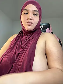 Snapshot of sweetmuslim01 chatting on February 16, 1:47 am sweetmuslim01 online show from February 16, 1:47 am