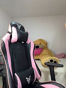 Snapshot of sweetmuslim01 chatting on February 23, 11:36 pm sweetmuslim01 online show from February 23, 11:36 pm