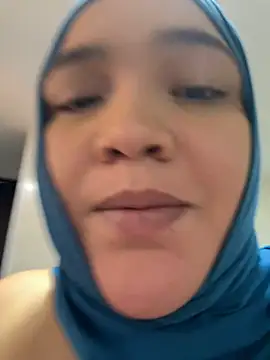 Snapshot of sweetmuslim01 chatting on February 24, 2:40 am sweetmuslim01 online show from February 24, 2:40 am