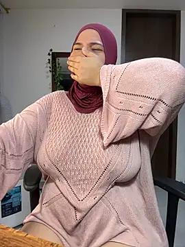 Snapshot of sweetmuslim01 chatting on September 17, 11:28 pm sweetmuslim01 online show from September 17, 11:28 pm