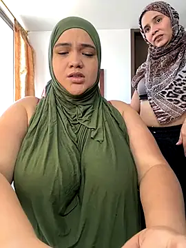 Snapshot of sweetmuslim01 chatting on September 21, 3:35 pm sweetmuslim01 online show from September 21, 3:35 pm