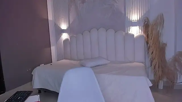 Nicky  21 online show from November 20, 6:40 pm