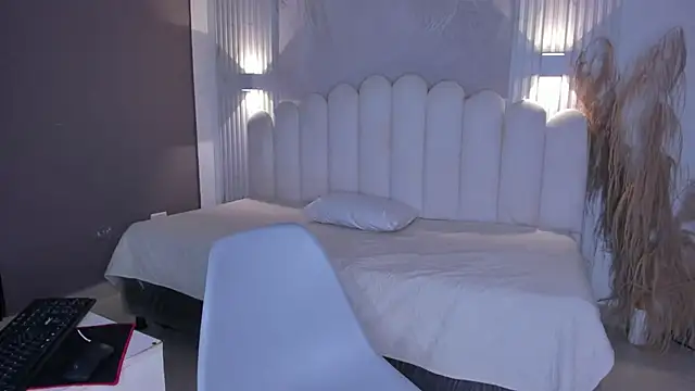 Nicky  21 online show from November 25, 6:52 pm