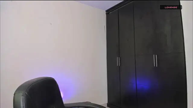 Snapshot of LilyGarcia chatting on November 10, 4:17 pm LilyGarcia online show from November 10, 4:17 pm