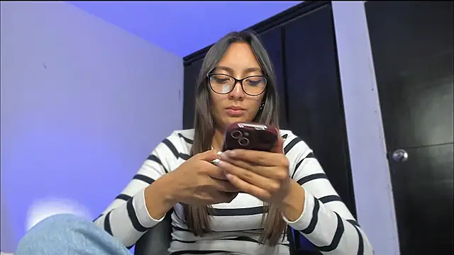 Snapshot of LilyGarcia chatting on November 12, 2:23 am LilyGarcia online show from November 12, 2:23 am