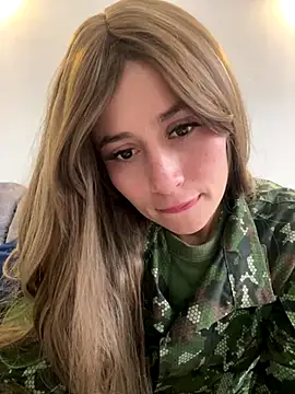 Miia Hoot online show from November 22, 2:27 pm