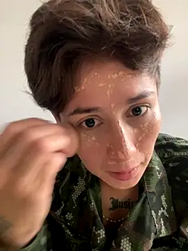 Miia Hoot online show from November 25, 2:06 pm