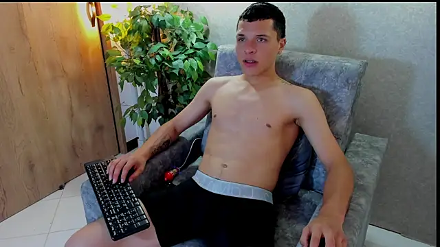 damian vega13 online show from November 26, 6:31 pm