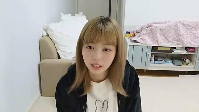 Snapshot of _sizuku_new chatting on December 4, 11:35 pm sizuku new online show from December 4, 11:35 pm