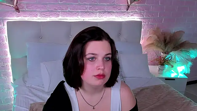 Rebecca  Moon online show from November 21, 4:44 am