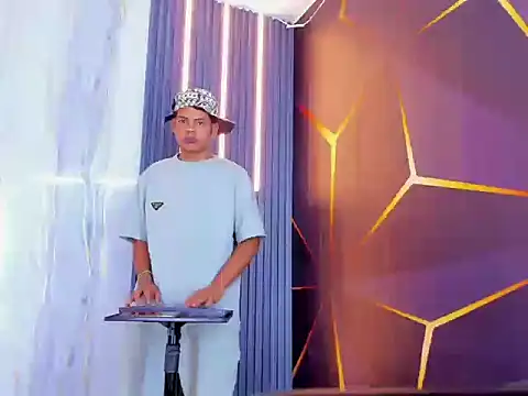 Tommy bigcock19 online show from November 12, 6:19 pm