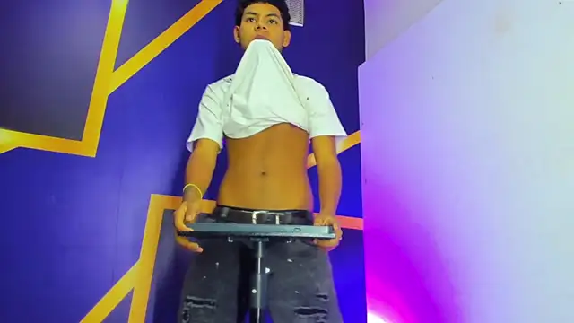 Tommy bigcock19 online show from November 14, 7:45 pm