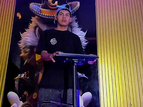 Tommy bigcock19 online show from November 17, 12:33 pm