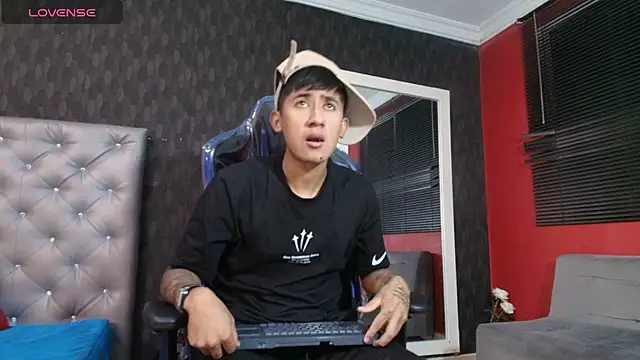 Snapshot of Vinackk chatting on November 25, 3:17 am Vinackk online show from November 25, 3:17 am