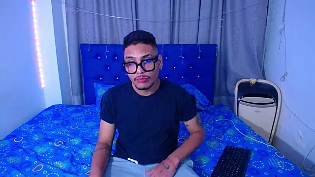 LatinWolfBoy online show from November 27, 3:08 am