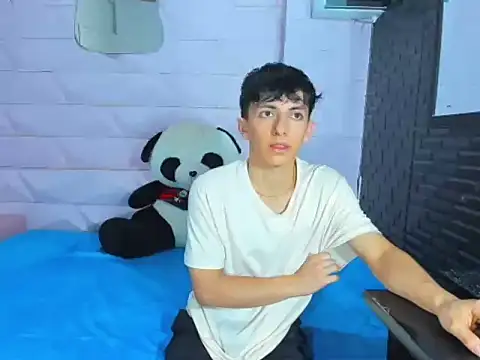 Snapshot of ElanGiraldo chatting on November 25, 10:32 pm ElanGiraldo online show from November 25, 10:32 pm