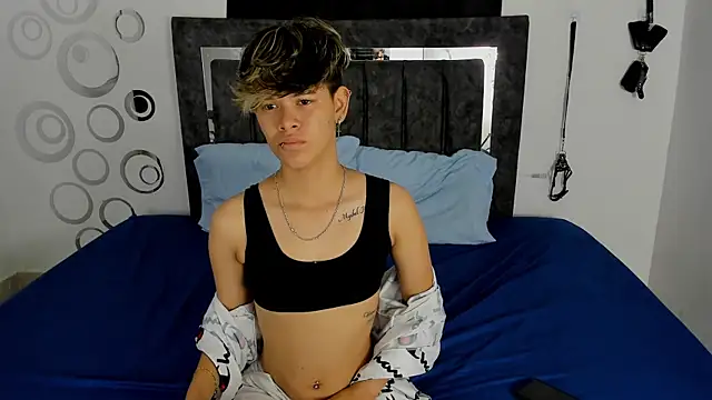 Lily and Lina online show from November 17, 12:00 pm