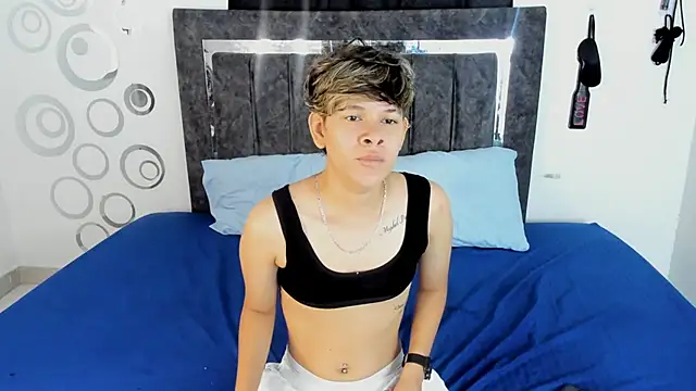 Lily and Lina online show from November 22, 12:15 pm