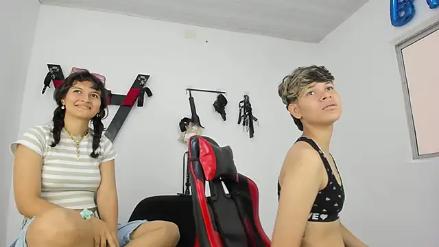 Lily and Lina online show from November 27, 12:07 pm