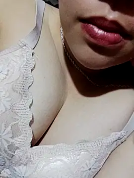 yelow-bee online show from November 15, 6:04 pm