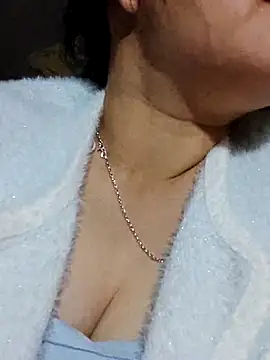 yelow-bee online show from December 14, 1:05 pm