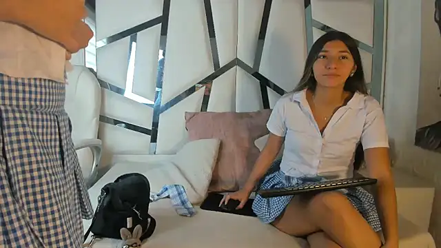 ScarlettAndKendra online show from November 25, 7:03 pm