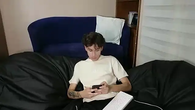 Derekswan online show from November 11, 2:00 am