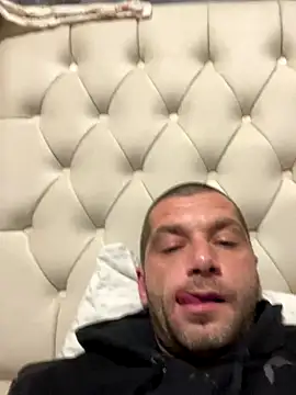 Snapshot of Kinkycouple142 chatting on November 17, 7:19 pm Kinkycouple142 online show from November 17, 7:19 pm