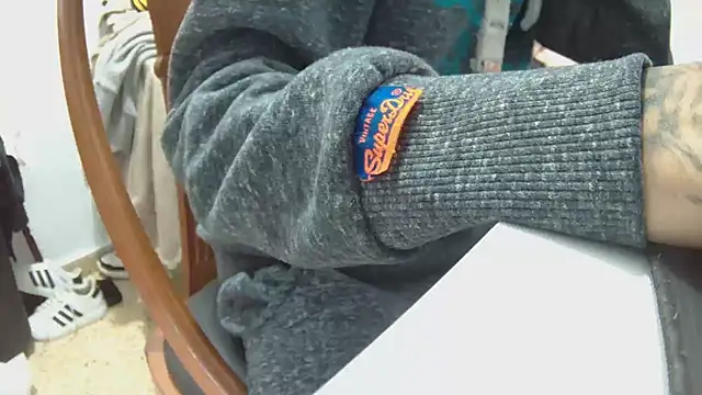 Snapshot of Calavera2001 chatting on December 15, 1:26 pm Calavera2001 online show from December 15, 1:26 pm