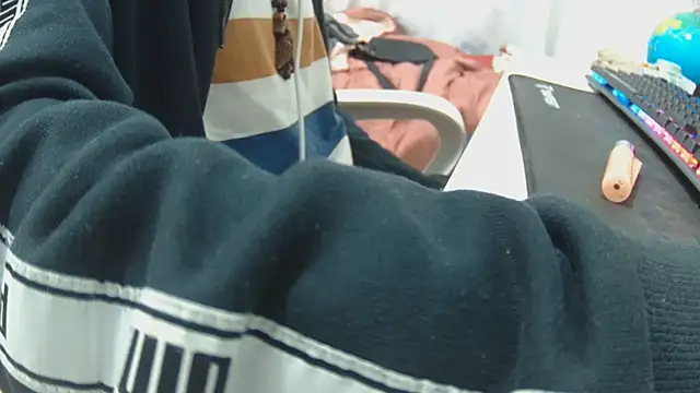 Snapshot of Calavera2001 chatting on December 18, 12:38 am Calavera2001 online show from December 18, 12:38 am