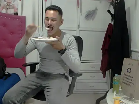 Snapshot of taurosex2025 chatting on November 14, 12:42 am taurosex2025 online show from November 14, 12:42 am