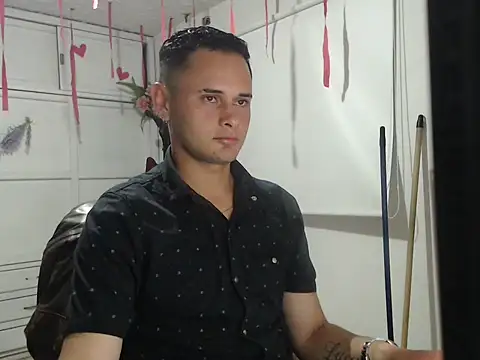 Snapshot of taurosex2025 chatting on November 16, 2:17 am taurosex2025 online show from November 16, 2:17 am