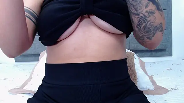 Ana Paula0 online show from November 28, 12:30 pm